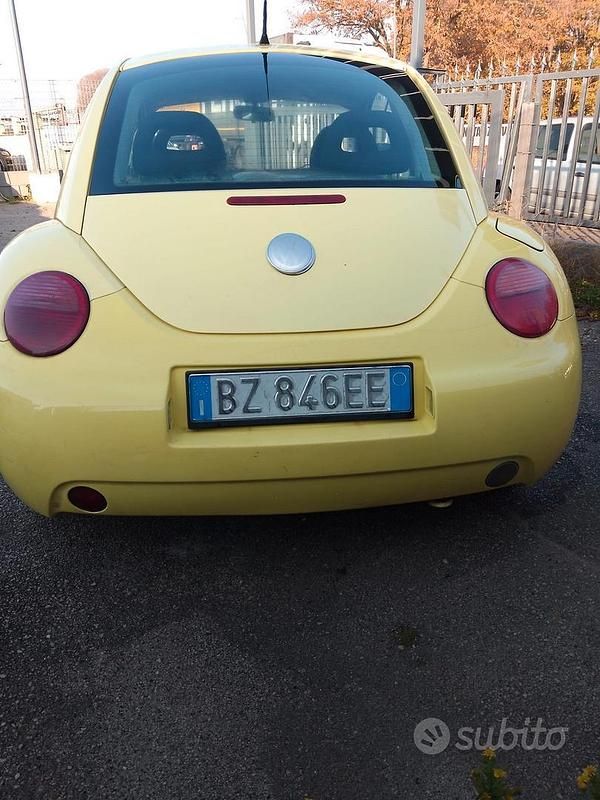 Usata VW New Beetle 101 CV (74 kW) 2002 Giallo Utilitaria