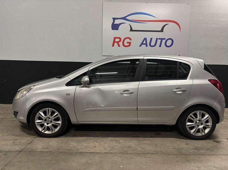 Usata Opel Corsa Cosmo 90 CV (66 kW) 2007 Argento Berlina