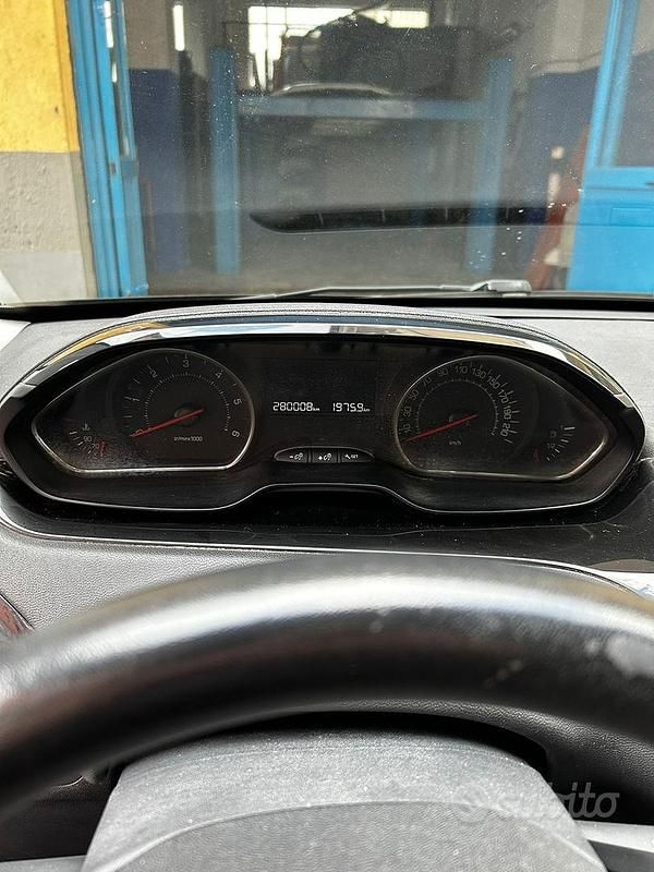 Usata Peugeot 208 68 CV (50 kW) 2014 Nero Utilitaria