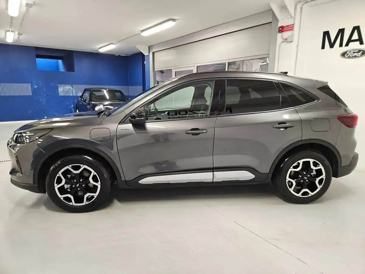 Usata Ford Kuga Active X 243 CV (178 kW) 2025 Magnetic grey SUV