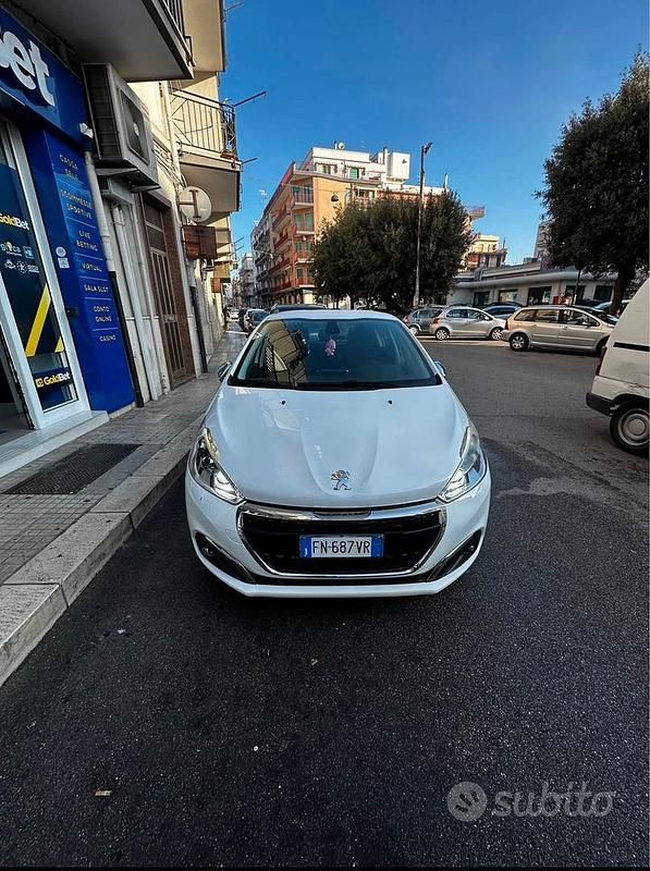 Usata Peugeot 208 Allure 82 CV (60 kW) 2018 Utilitaria