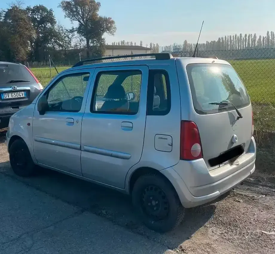 Usata Opel Agila 80 CV (58 kW) 2004 Grigio Monovolume