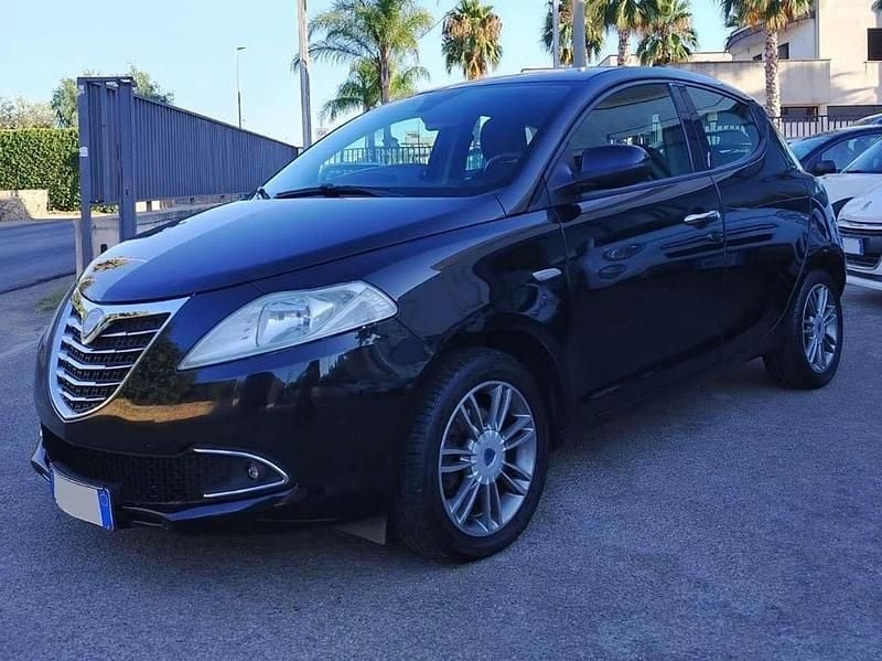 Usata Lancia Ypsilon Platinum 95 CV (69 kW) 2012 Nero Utilitaria
