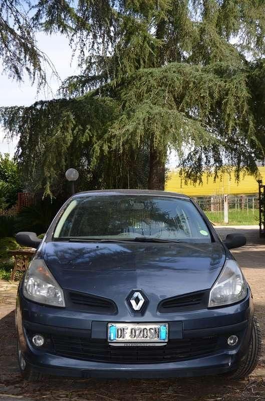 Usata Renault Clio II Luxe 75 CV (55 kW) 2007 Blu Berlina