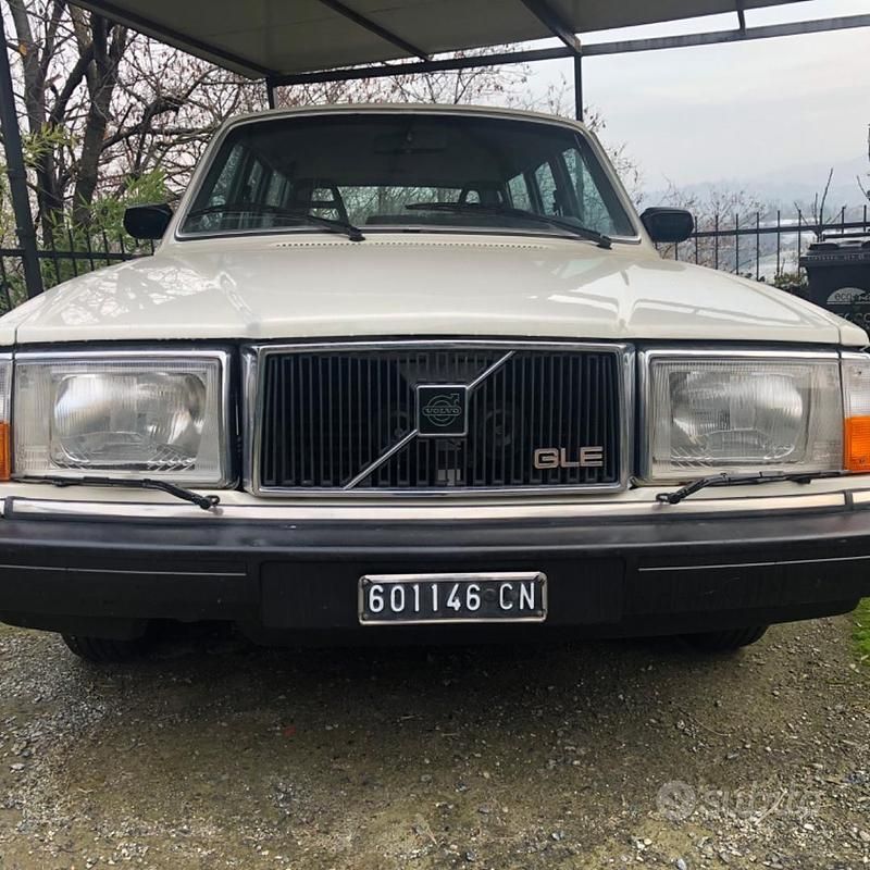 Usata Volvo 240 82 CV (60 kW) 1985 Bianco Station wagon