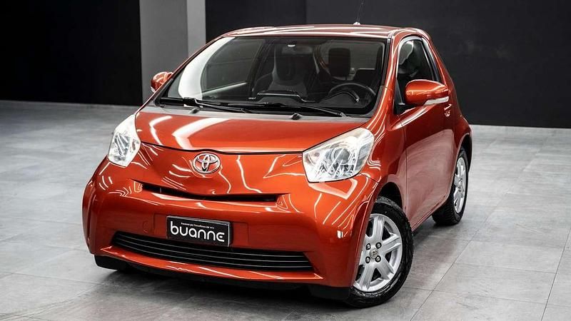 Usata Toyota iQ 68 CV (50 kW) 2013 Arancione metall perlato Utilitaria