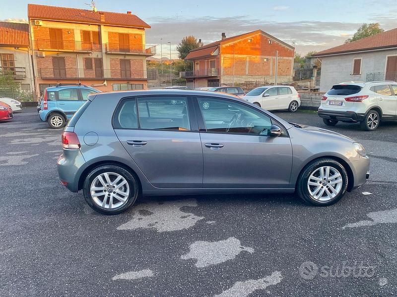 Usata VW Golf VI Highline 105 CV (77 kW) 2010 Grigio Utilitaria