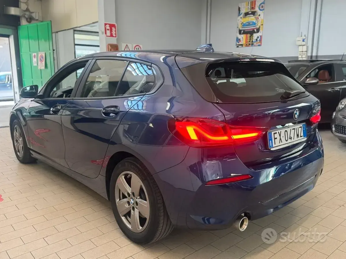 Käytetty BMW 118 Advantage 140 HP (102 kW) 2019 Sininen Viistoperä