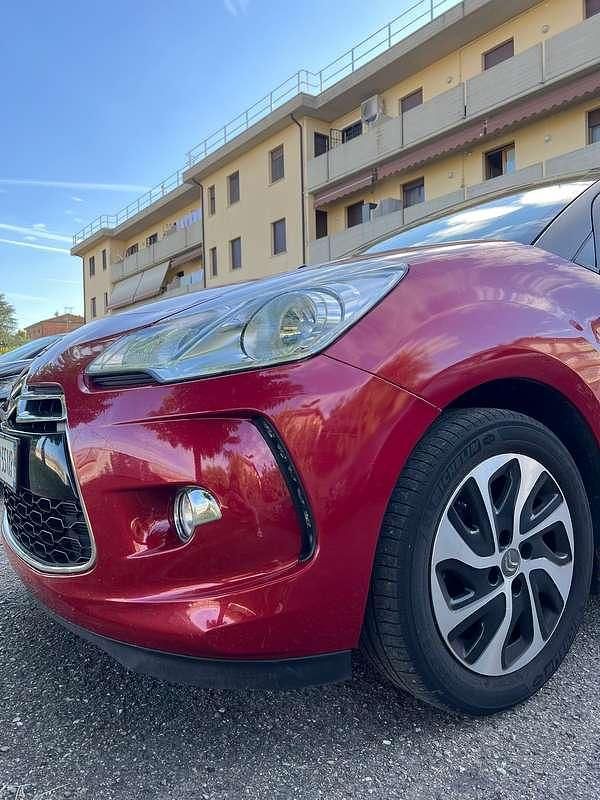 Usata 2014 Citroën DS3 Chic Tre volumi | 7300 € (Buon prezzo) - Immagine 1/4
