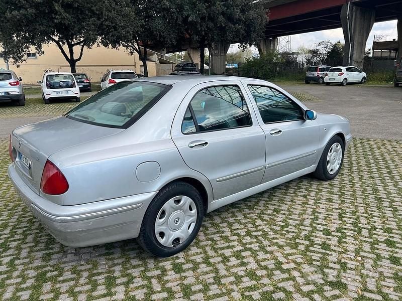 Usata Lancia Lybra 131 CV (96 kW) 2001 Grigio Berlina