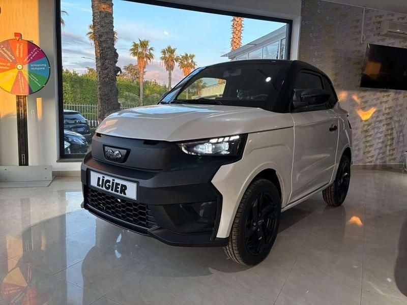 Nuova Ligier JS50 2025 Bianco pastello Utilitaria