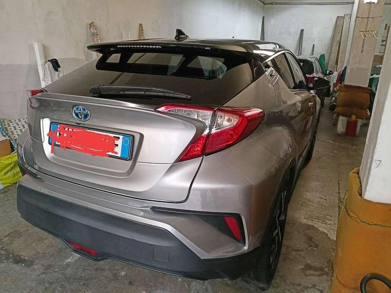 Usata Toyota C-HR Active 98 CV (72 kW) 2017 Argento SUV