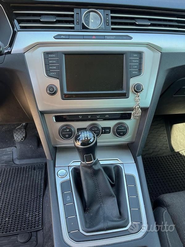 Usata VW Passat Business 150 CV (110 kW) 2015 Grigio Station wagon
