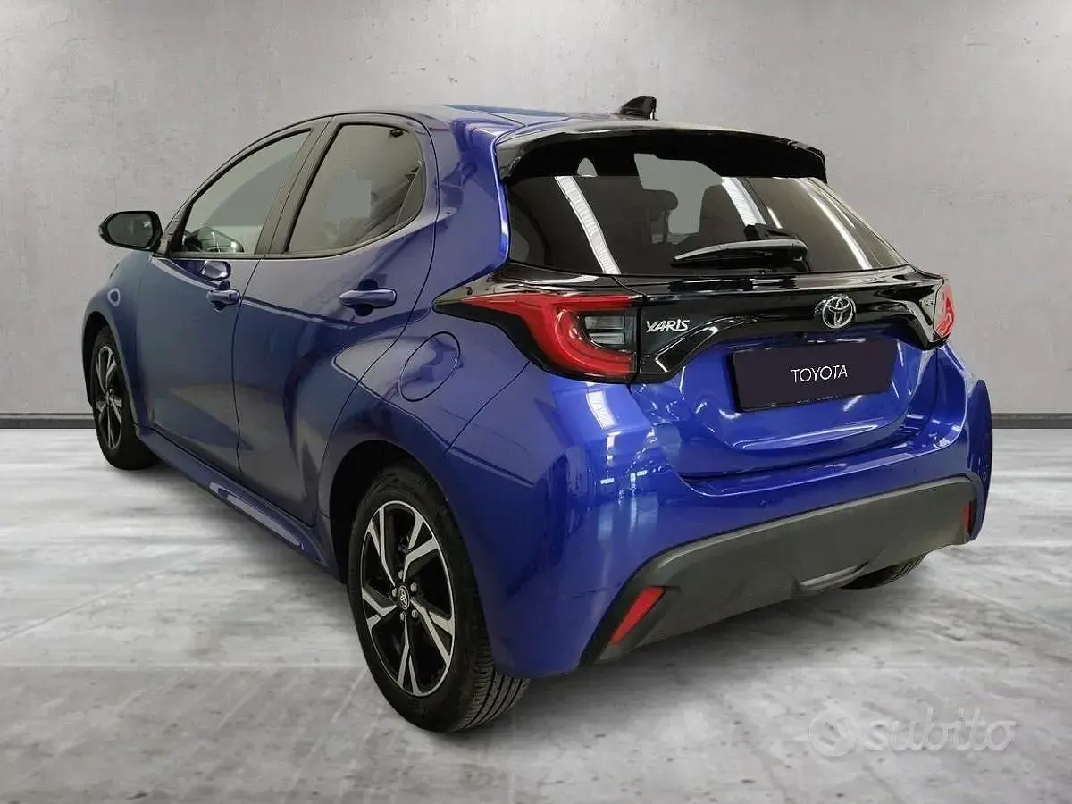 Usata Toyota Yaris Hybrid Trend 92 CV (67 kW) 2025 Blu Berlina