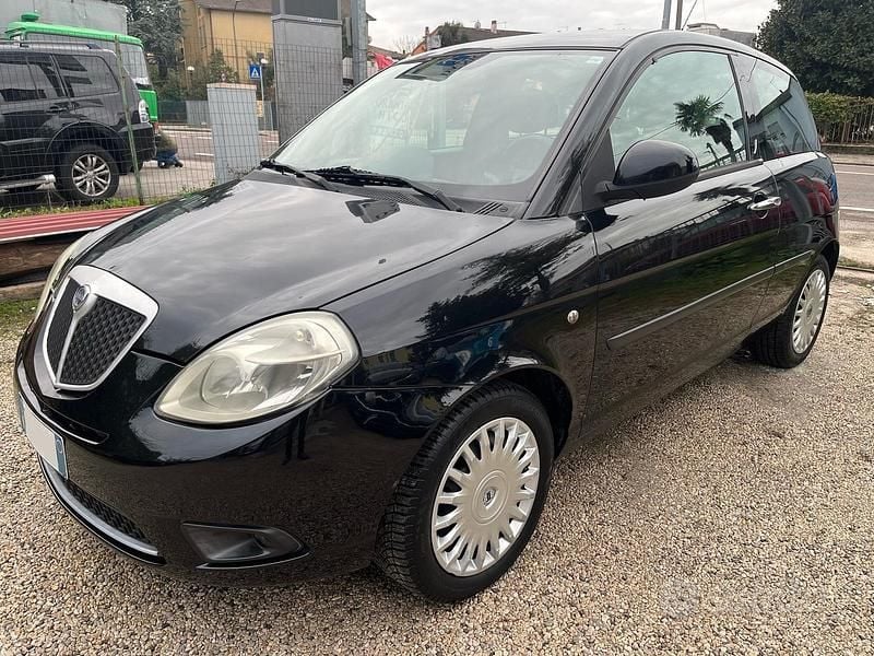 Usata 2010 Lancia Ypsilon Due volumi | 2000 € (Ottimo prezzo) - Immagine 1/4