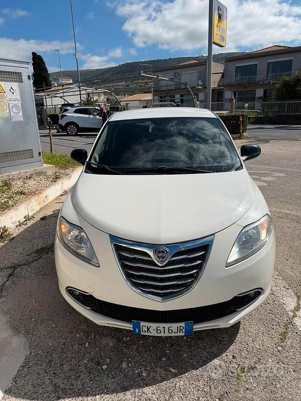 Usata Lancia Ypsilon 2012 Bianco Utilitaria