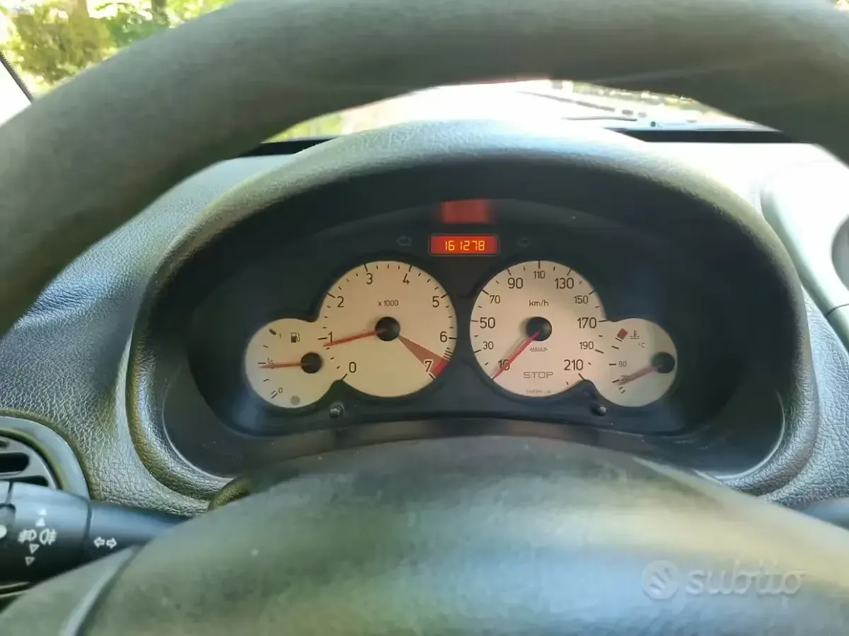 Usata Peugeot 206 88 CV (64 kW) 2009 Nero Berlina