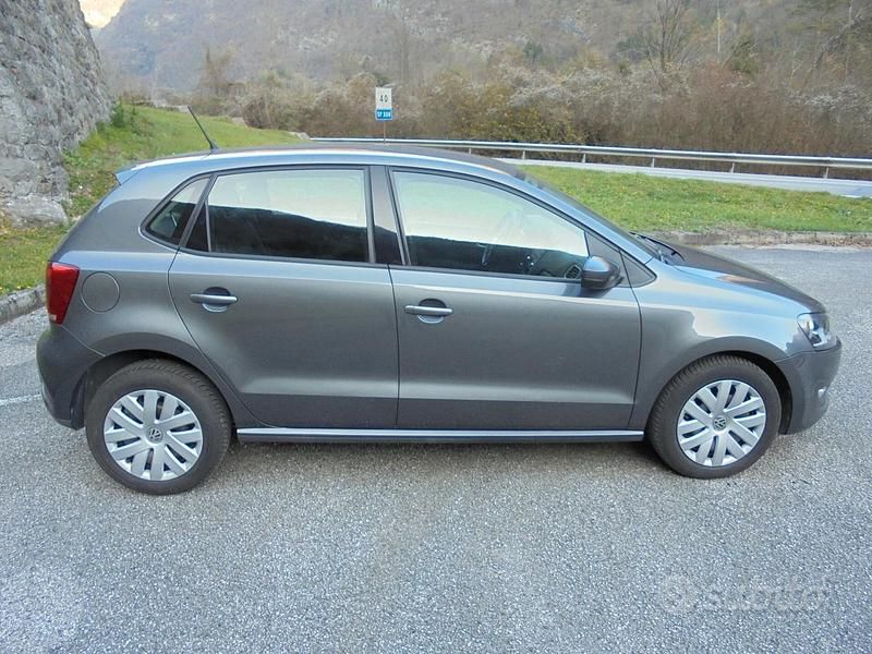 Usata VW Polo Comfortline 70 CV (51 kW) 2012 Grigio Berlina