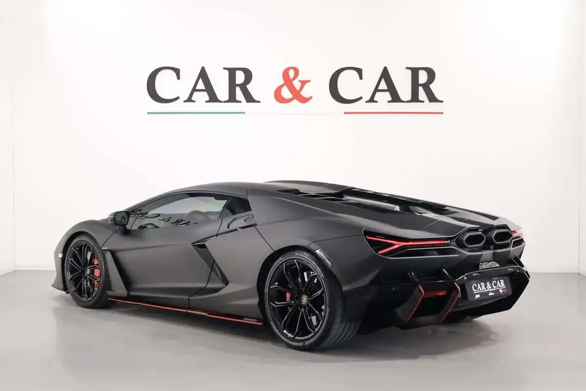 Usata Lamborghini Revuelto 1016 CV (747 kW) 2024 Grigio Coupé
