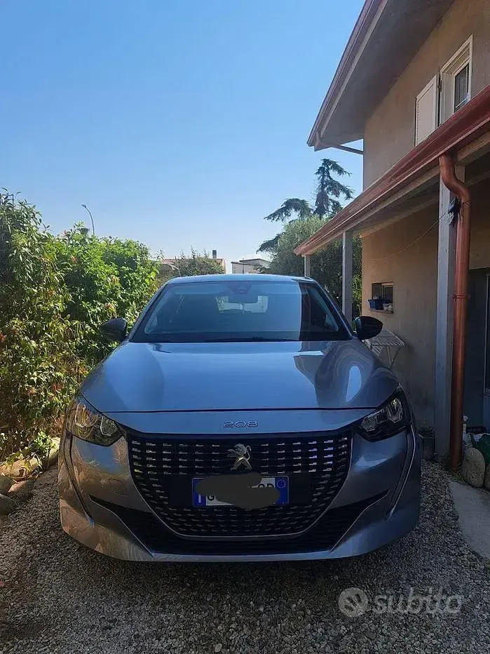 Usata Peugeot 208 Active 100 CV (73 kW) 2023 Grigio Utilitaria