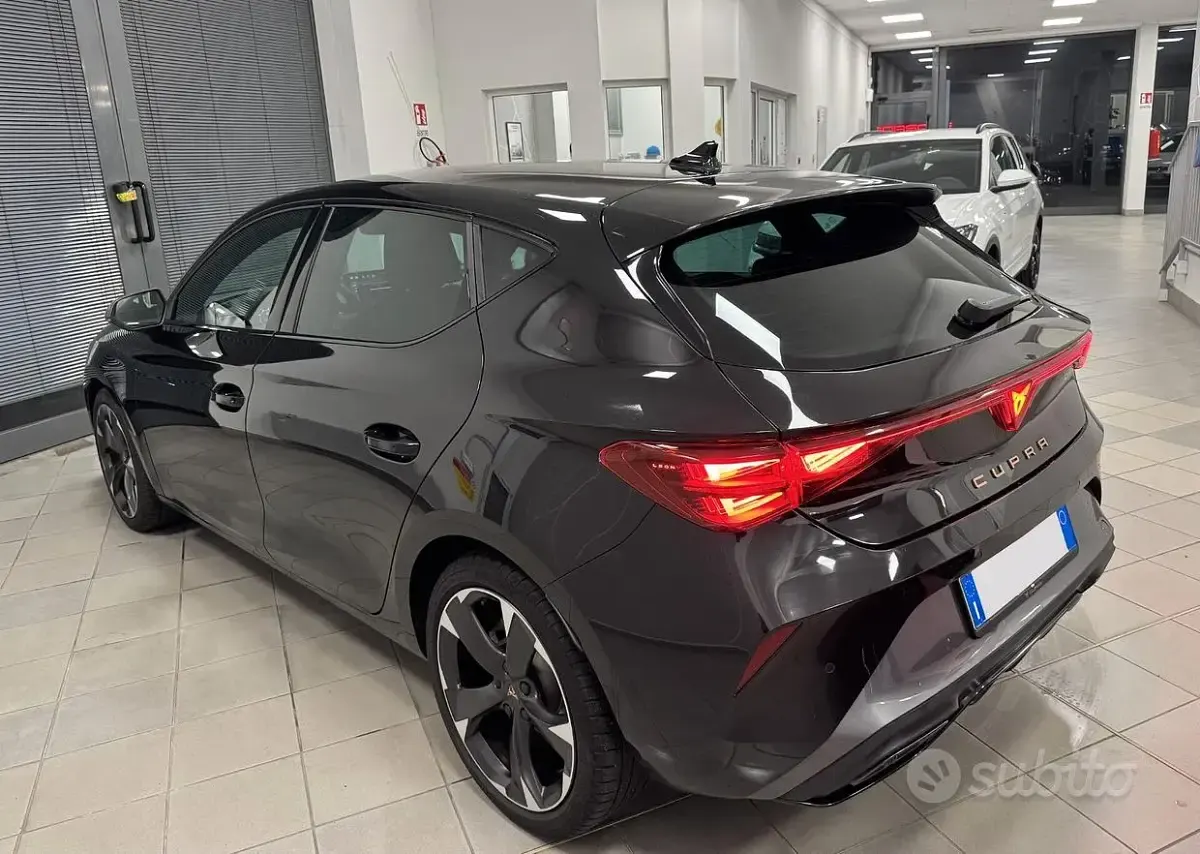 Usata Cupra Leon 150 CV (110 kW) 2025 Nero Station wagon