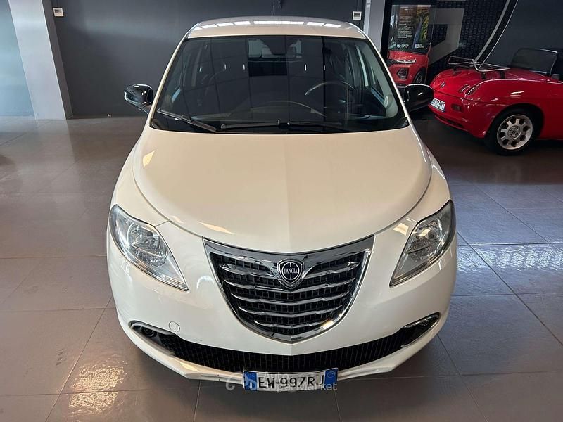 Bianco Usata 2014 Lancia Ypsilon Silver Due volumi | 5490 € (Buon prezzo) - Immagine 1/4