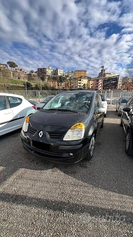 Usata Renault Modus Luxe 82 CV (60 kW) 2004 Nero Monovolume