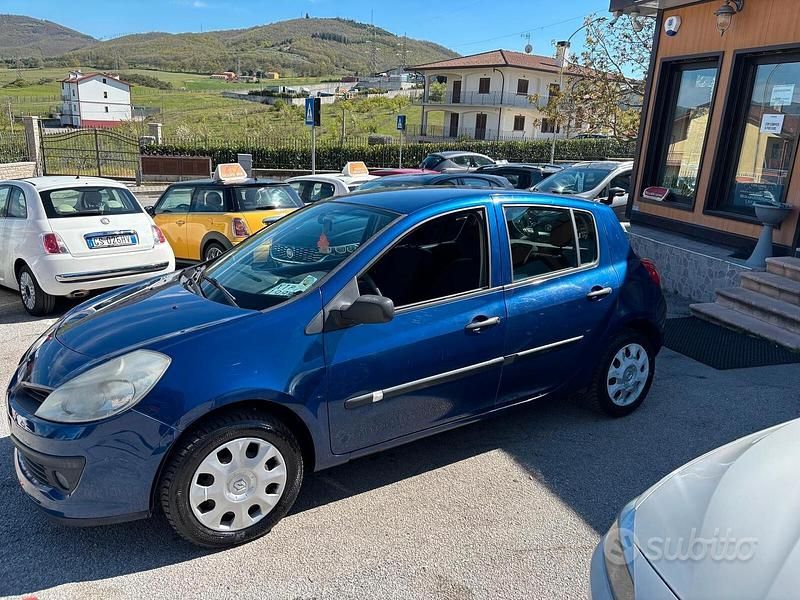 Usata Renault Clio II Dynamique 75 CV (55 kW) 2007 Blu Berlina