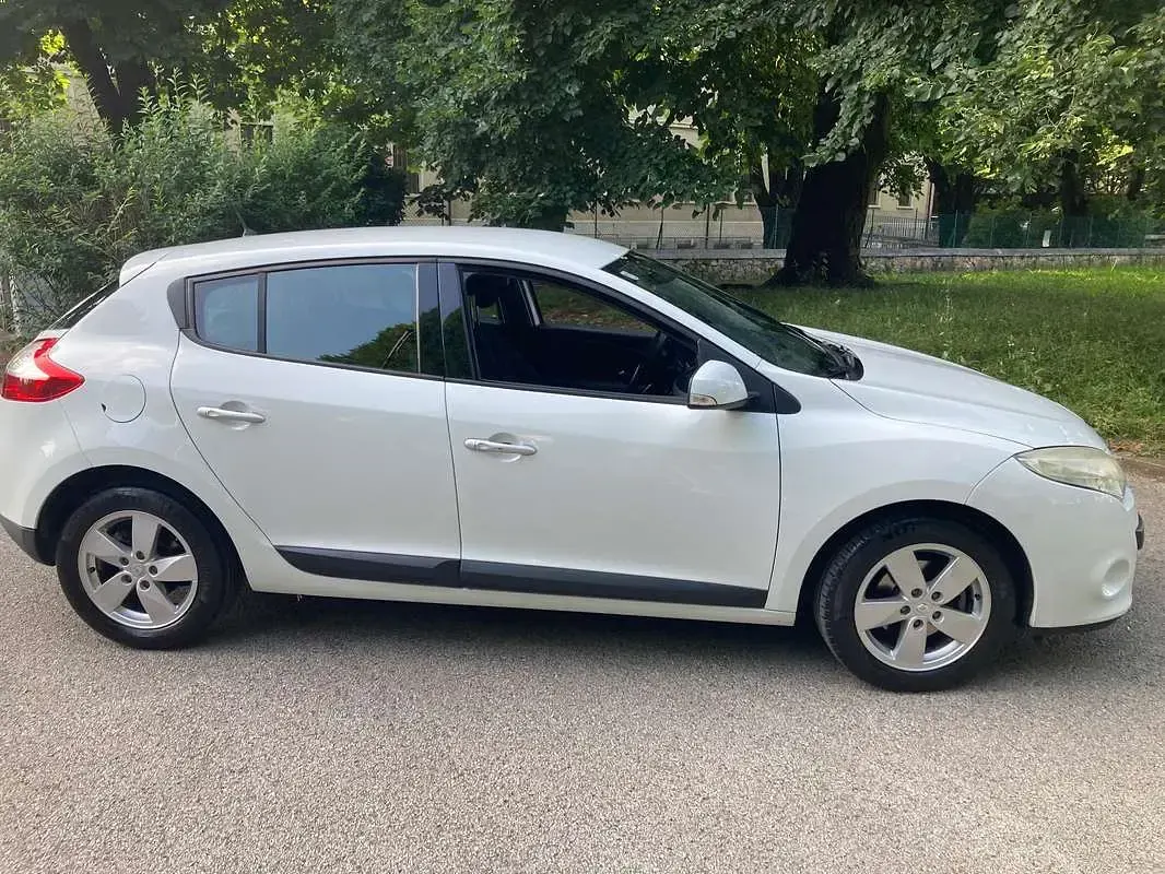 Usata Renault Mégane Dynamique 110 CV (80 kW) 2010 Bianco Berlina