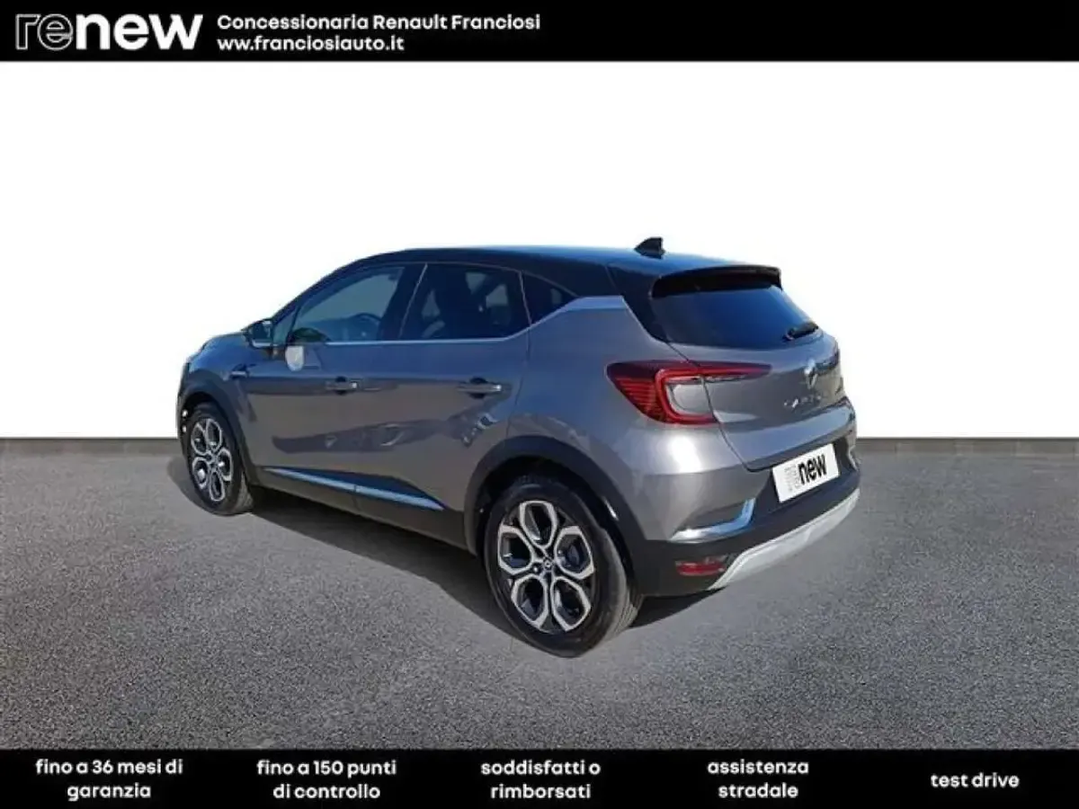 Usata Renault Captur Techno 101 CV (74 kW) 2023 Grigio scuro SUV