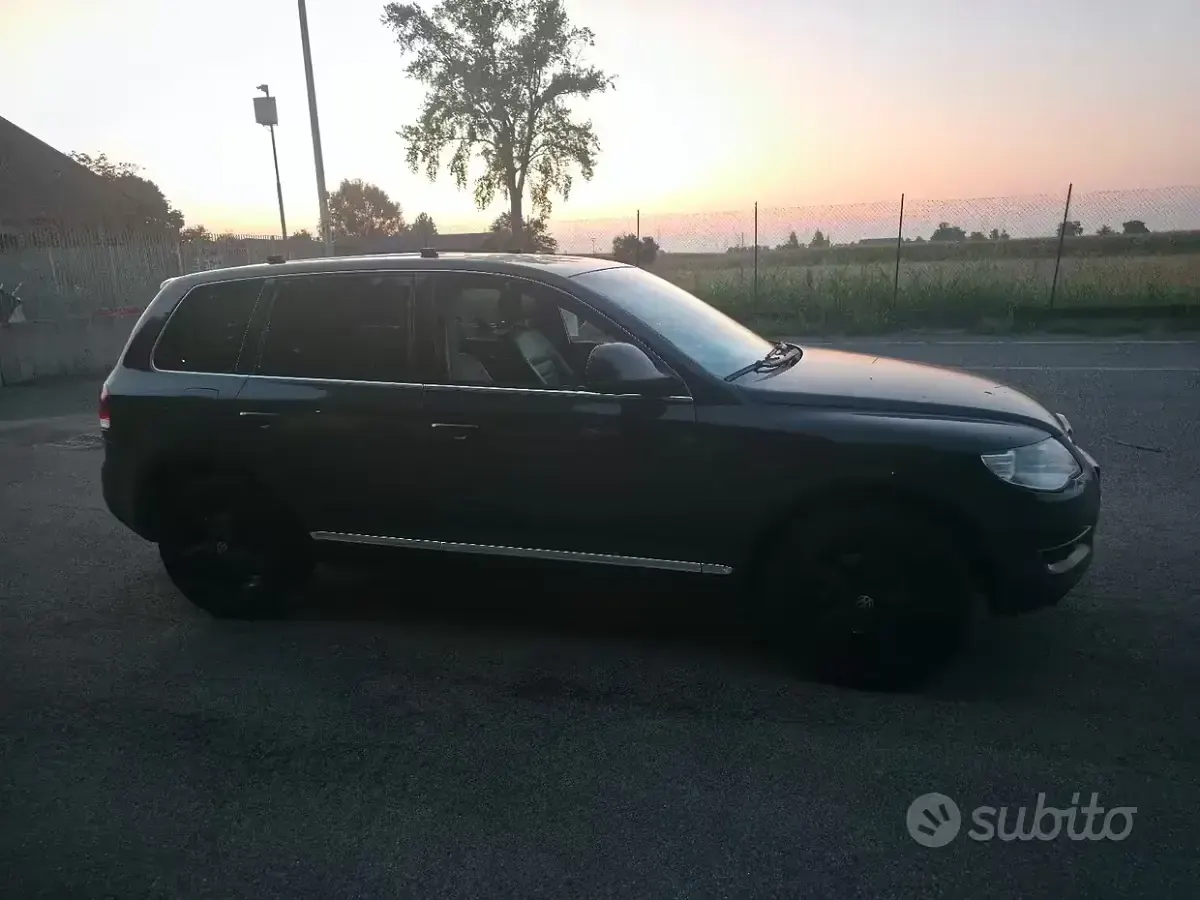 Usata VW Touareg 224 CV (164 kW) 2007 Grigio SUV