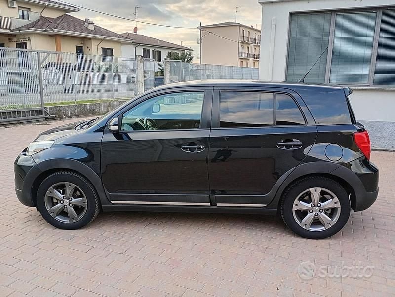Usata Toyota Urban Cruiser Luxury 100 CV (73 kW) 2010 Nero SUV
