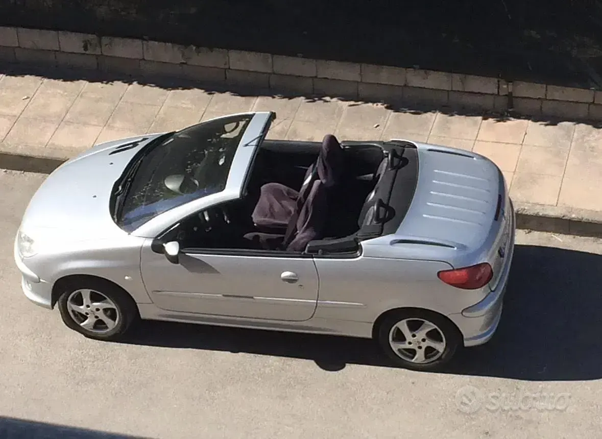Usata Peugeot 206 CC 109 CV (80 kW) 2004 Grigio Cabrio
