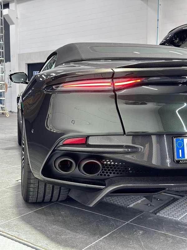 Usata Aston Martin DBS 725 CV (533 kW) 2023 Verde Cabrio