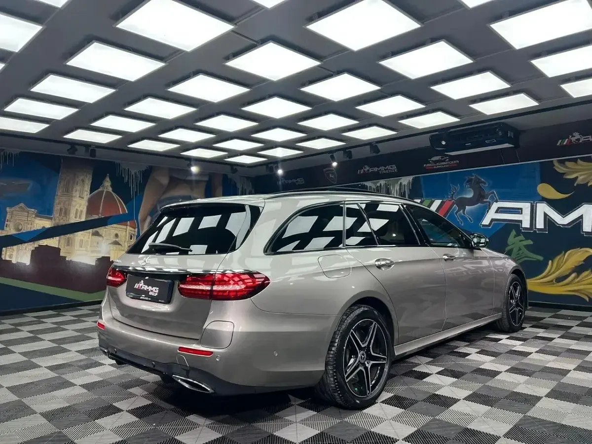 Usata Mercedes 300 Premium Plus 194 CV (142 kW) 2020 Marrone Station wagon