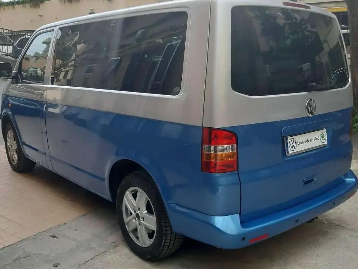 Usata VW Caravelle 174 CV (127 kW) 2005 Argento Furgone