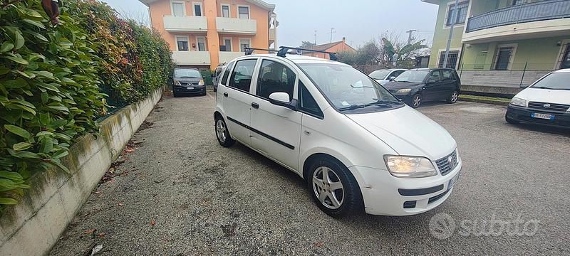 Usata Fiat Idea 95 CV (69 kW) 2011 Bianco Monovolume