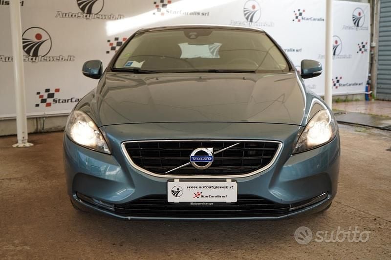 Usata Volvo V40 Kinetic 115 CV (84 kW) 2014 Blu Berlina