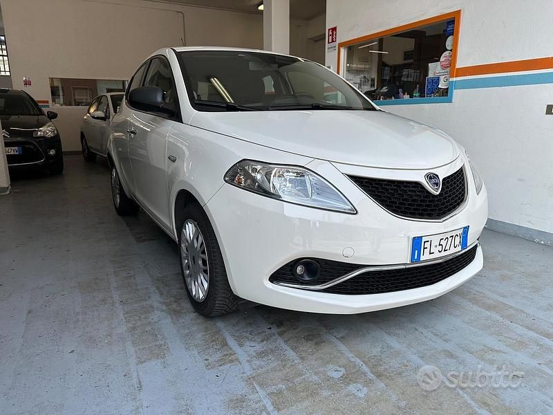 Usata Lancia Ypsilon Silver 69 CV (50 kW) 2017 Bianco Utilitaria