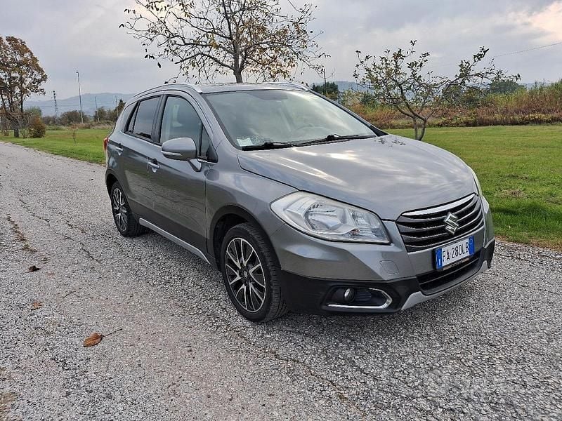 Grigio Usata 2016 Suzuki SX4 S-Cross Tre volumi | 9000 € (Cara) - Immagine 1/4