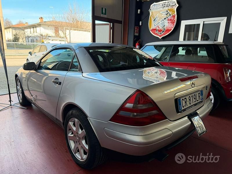 Usata Mercedes SLK200 137 CV (100 kW) 2004 Grigio Cabrio