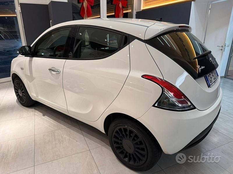 Usata Lancia Ypsilon S 69 CV (50 kW) 2021 Bianco Utilitaria