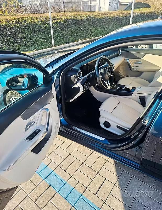 Usata Mercedes A180 136 CV (100 kW) 2022 Blu Berlina