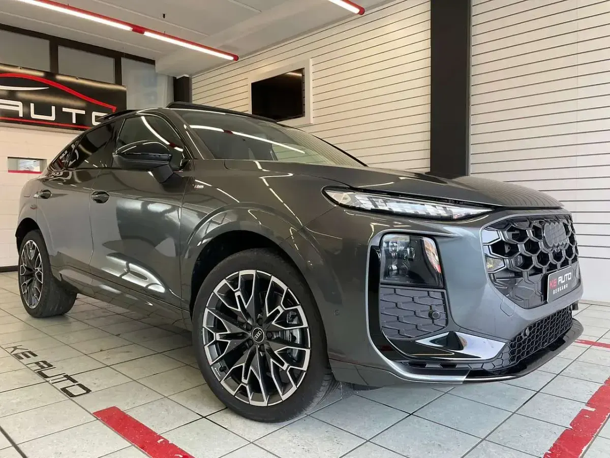 Nuova Audi Q3 Sportback Ambiente 150 CV (110 kW) 2026 Grigio daytona SUV