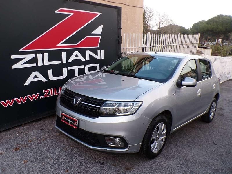 Argento Usata 2017 Dacia Sandero Tre volumi | 6400 € (Super prezzo) - Immagine 1/4