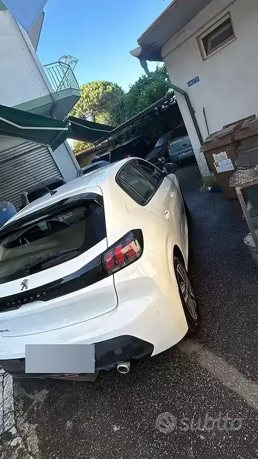 Usata Peugeot 208 Active 101 CV (74 kW) 2023 Bianco Utilitaria