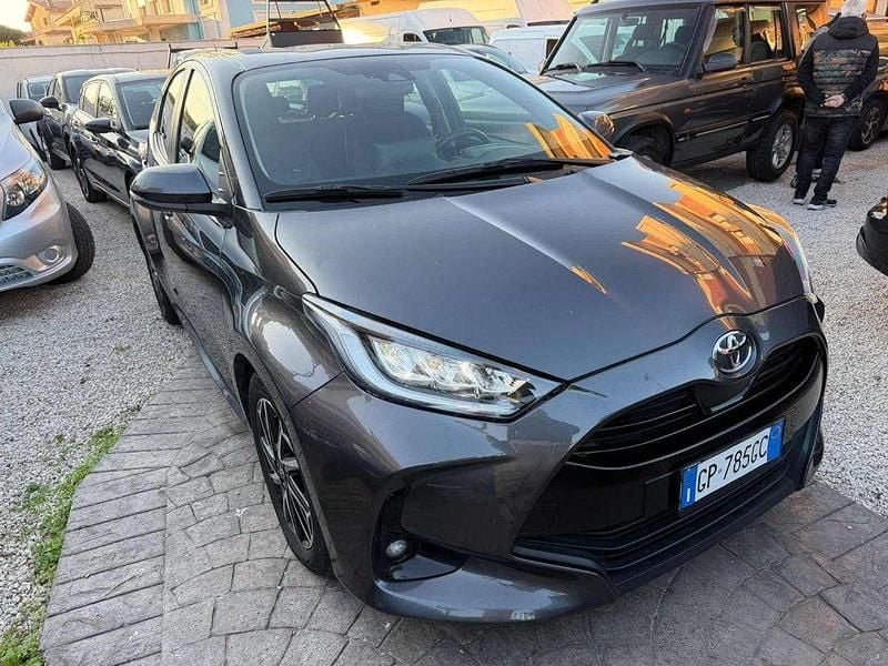 Usata Toyota Yaris Trend 72 CV (52 kW) 2023 Grigio Berlina