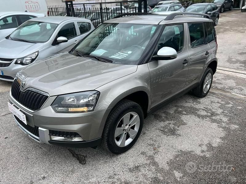 Usata Skoda Yeti Elegance 110 CV (80 kW) 2014 Grigio SUV