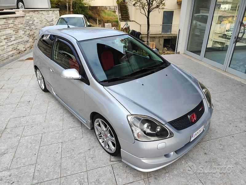 Usata Honda Civic Type R 200 CV (147 kW) 2004 Grigio metallizzato Utilitaria