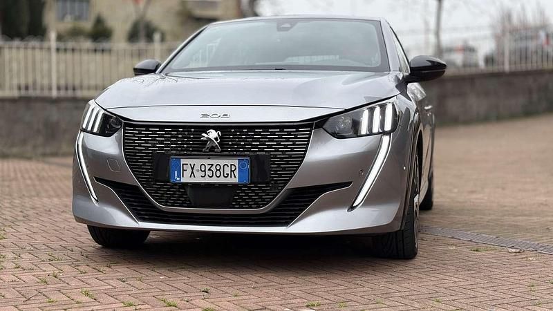 Usata Peugeot 208 GT-line 101 CV (74 kW) 2019 Argento Utilitaria